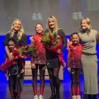 Les directores tècniques del club, Imma Escuer, Laia Carreño i Marina Rion, amb alumnes. - IOLANDA SEBE