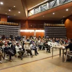 La reunió al centre cívic de Balàfia es va traslladar a la sala d’actes atesa la gran afluència de veïns. - AMADO FORROLLA