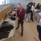 El mercat de roba de segona mà d’ahir al Manuel de Montsuar. - INSTITUT MANUEL DE MONTSUAR