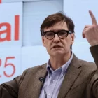 Salvador Illa, ahir, davant del consell nacional del PSC arengant els militants. - NICO TOMÁS/ACN