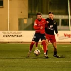 Una acció del partit en el qual un jugador de cada equip es disputen la pilota. - IRIS SOLÀ CORTADA