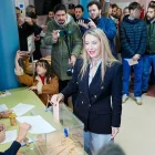 María Guardiola va acudir a votar sabent-se guanyadora dels comicis, però el seu gran repte de la majoria absoluta es va quedar pel camí. - ANDRÉS RODRÍGUEZ / EUROPA PRESS