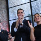 El presidente de Castilla-La Mancha y secretario general del PSCM-PSOE, Emiliano García-Page; el secretario general del PSOE y presidente del Gobierno, Pedro Sánchez; y la secretaria general del PSOE de Toledo y alcaldesa, Milagros Tolón.