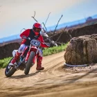 Marc Márquez, en plena acció durant la sessió de flat trak al Circuit d’Alcarràs tres mesos després de la seua última lesió. - ARMAND  ALBERT SPEED PHOTO SPORT