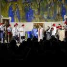 L’Agrupació Teatral TOAR va representar ahir l’obra a la parròquia del Carme de Lleida. - JORDI ECHEVARRIA