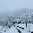 El poble i l'entorn d'Isil, completament nevats el 22 de desembre.