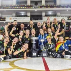 El Vila-sana posa amb la Copa conquerida a San Juan.