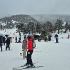 Esquiadors a les pistes de Port Ainé, al Sobirà, estrenant la temporada nadalenca d’esquí. - FGC