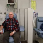 Un pacient rep tractament oncològic a l’hospital de Tremp. - ACN