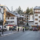 La policia va acordonar l’accés al bar incendiat a Crans-Montana. - EFE