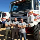 Jordi Esteve, amb els seus dos companys a Yanbu.