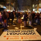 Una protesta de personal educatiu a Lleida el desembre passat. - AMADO FORROLLA
