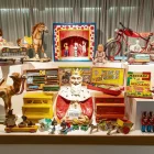 Una vintena de peces de Lo Baratillo estan exposades al Casino Principal des del 16 de desembre fins a l’1 de febrer. - LLEONARD DELSHAMS