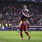 Fermín i Dani Olmo celebren el primer gol blaugrana. - EFE/SIU WU