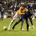 Alya Camara lluita per una pilota amb un defensa. - INGRID SEGURA