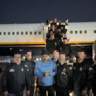 Maduro, a l’arribar, emmanillat, a Nova York dissabte. - EFE