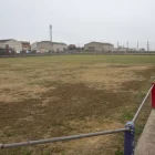 Al camp de futbol es retirarà un esglaó de les grades i es desplaçarà part de la tanca perimetral. - LAIA PEDRÓS
