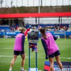 Les jugadores van interaccionar amb els robots de la Fundació. - FCB