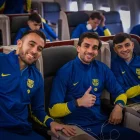 Eric Garcia, Ferran Torres i Pedri, a l’avió abans d’emprendre el viatge cap a l’Aràbia Saudita. - FCB