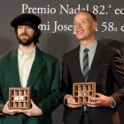 David Uclés i Francesc Torralba, ahir a la nit amb els trofeus del 82è Premi Nadal i el 58è Josep Pla. - NICO TOMÁS/ACN