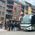El bus de la línia Les-Barcelona al Pont de Suert. - SEGRE