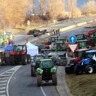 Els tractors tallant el pas.