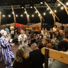 La companyia lleidatana La Baldufa va representar ahir l’obra ‘Bye Bye, Confetti’ al teatre de la Llotja, amb motiu del seu 30 aniversari. - LA BALDUFA