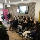 L’autor, Marc Casanovas, va presentar ahir el llibre a La Fatal acompanyat per Alba Balcells. - INGRID SEGURA