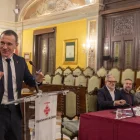 El conseller Òscar Ordeig va fer gala de la seua simpatia ahir durant el pregó de Sant Antoni a la Paeria. - INGRID SEGURA