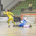 Victòria Porta, en el moment d’anotar de penal el gol que suposava el 0-4. - CLARA LIÁÑEZ