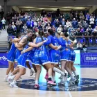 Les jugadores del Cadí celebren la victòria amb una rotllana festiva després del partit. - AGUSTÍ PEÑA