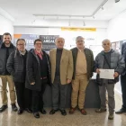 Organitzadors i guanyadors del concurs fotogràfic, ahir a l’associació Res Non Verba de Lleida. - PAU PASCUAL PRAT