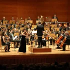 La violinista Leticia Moreno brilla a l’Auditori amb la Franz Schubert Filharmonia - AMADO FORROLLA