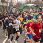 Moment de la sortida d’una de les dos distàncies de les quals constava la Cursa de l’Oli de les Borges Blanques. - JORDI ECHAVARRIA