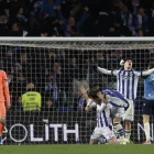 Els jugadors de la Reial celebren amb eufòria la victòria al final del partit. - EFE