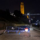 La Paeria va tallar el camí de la Ronda de la Seu Vella per la caiguda de pedres del mur perimetral.