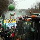 Agricultors protesten a Place de Bordeaux, Estrasburg, contra l’acord UE-Mercosur. - EFE/EPA/YOAN VALAT