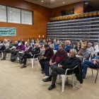 Desenes de veïns van assistir a la xarrada que l’Escola Popular de Balàfia va fer ahir al centre cívic. - S.C.D.