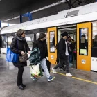 Un dels trens que va aconseguir arribar ahir a l’estació de Lleida-Pirineus al matí. - ÍNGRID SERRÀ