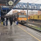 El tren procedent de Terrassa que havia d’arribar a Lleida cap a les 10.13 hores ho va fer amb més d’una hora de retard. - LAIA PEDRÓS