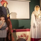 Robert Sambola amb els ‘nous’ gegants de Cal Terés en la presentació que va fer divendres passat. - LAIA PEDRÓS