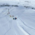 Operaris de Baqueira Beret treballant aquests dies a l’Stadium Fernández Ochoa. - BAQUEIRA BERET