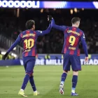 Lamine Yamal i Robert Lewandowski celebren un dels gols del partit. - EUROPA PRESS