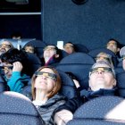 Visitants del Parc Astronòmic del Montsec observen un eclipsi des del planetari en una imatge d'arxiu.