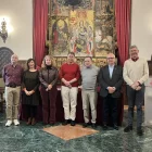 Jaime María (centre), fill del poeta Jaume Ferran, ahir en la presentació de l’homenatge al seu pare. - PAERIA