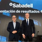 Marc Armengol i César González-Bueno en la presentació. - BANC SABADELL