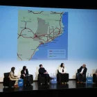 Els empresaris, sota un mapa que mostra la xarxa viària d’alta capacitat. - AMADO FORROLLA