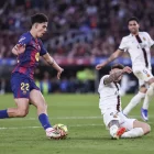 Marc Bernal retalla Maffeo en l’acció prèvia al seu gol. - EUROPA PRESS