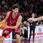 Oriol Paulí en una acció del partit.