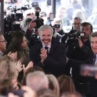 Jorge Azcón, al costat d’Alberto Núñez Feijóo, a l’arriobar a la seu del PP a Madrid. - EFE/KIKO HUESCA